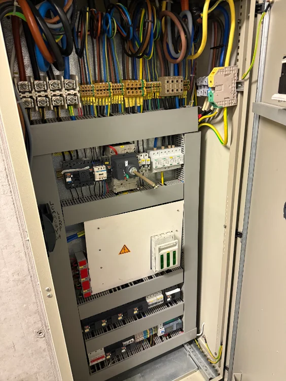 Summit Kft. Esztergom - replacement of main and sub-distribution boards