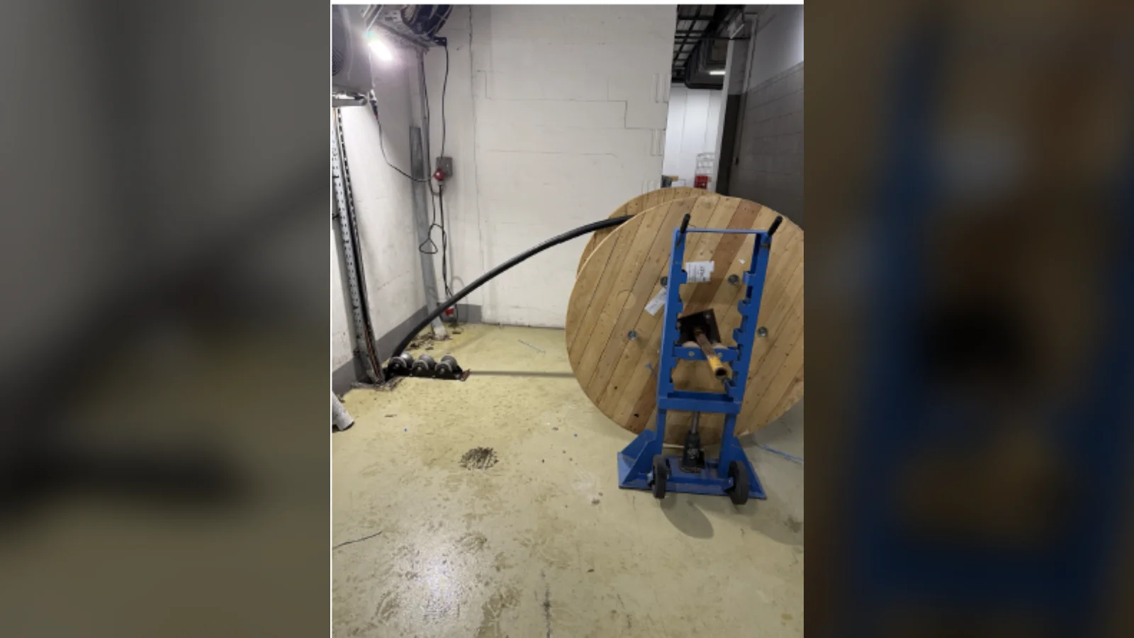 Installation of large cross-section heavy-current cables